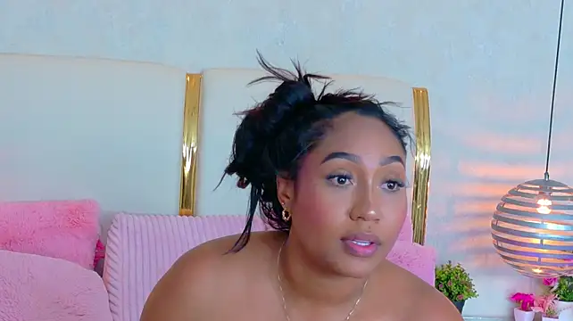 NaiomyLanes' Live XXX Chat