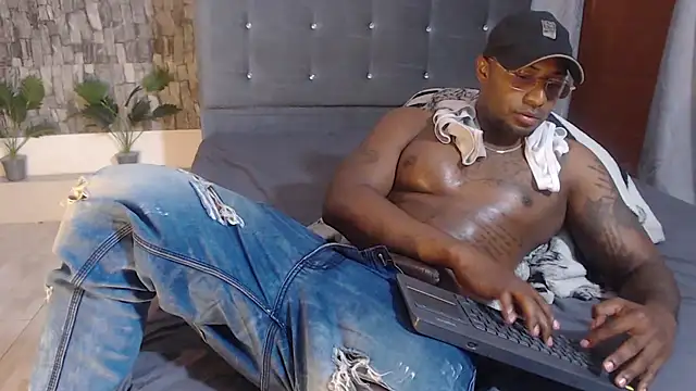IsiahMaxwell Live XXX-chat