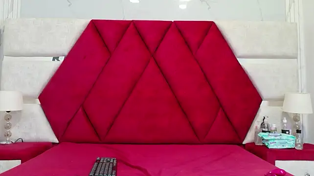 Kity_spiderr Adlı Modelin Canlı XXX Sohbeti