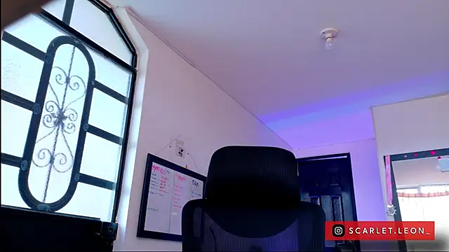 Scarletleon77's Live XXX Chat