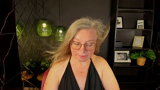 Chat +18 de NataliMellow ao vivo