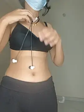 Shivani2002's Live XXX Chat
