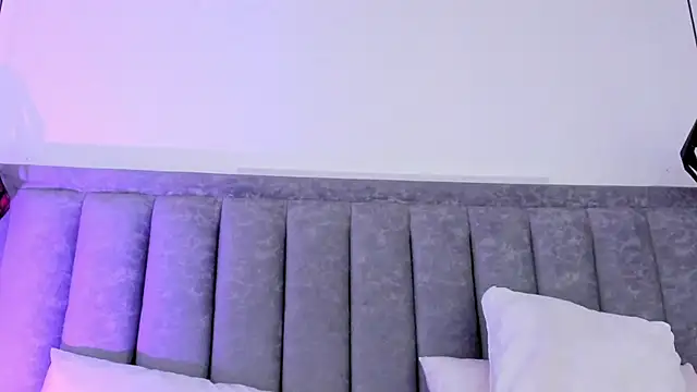 Chat +18 de Iris8__ ao vivo