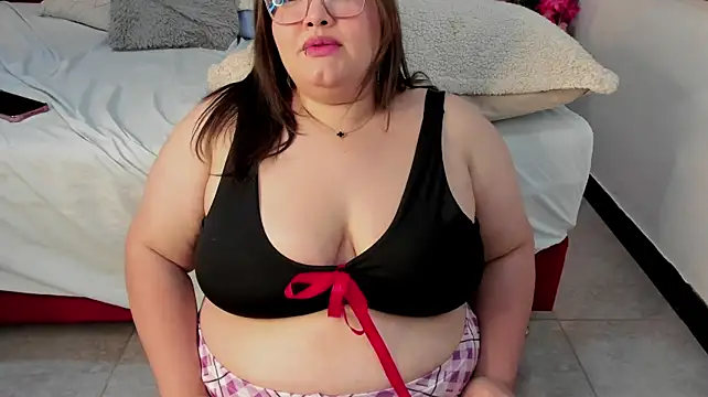 Chat +18 de LunaCurby ao vivo