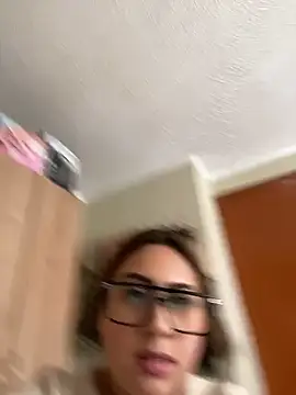 צ'אט XXX בשידור חי של Miabonnett_