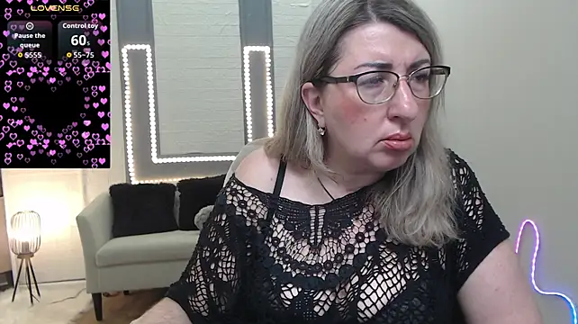 KKMimiKK XXX чат на живо