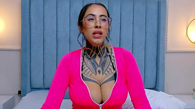 צ'אט XXX בשידור חי של NicoleBlum