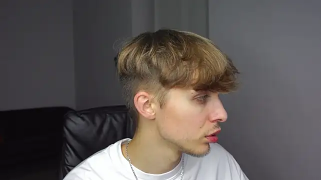 Damien_Dallas Adlı Modelin Canlı XXX Sohbeti