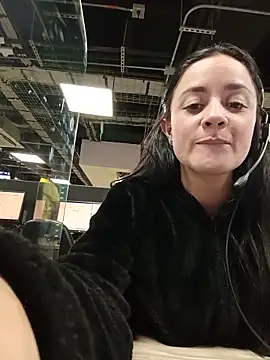 paoluna91's Live Chat Room