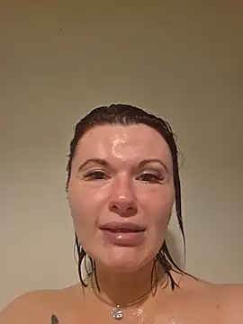 XxxMsIrishCreamxxX Adlı Modelin Canlı XXX Sohbeti