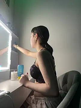 Just-Lilly live XXX chat