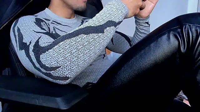 XXX chat uživo modela Tommy_Bred