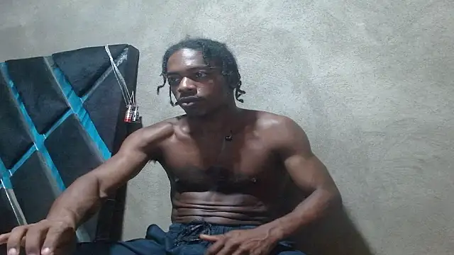 Larry-n-clouds Show in webcam