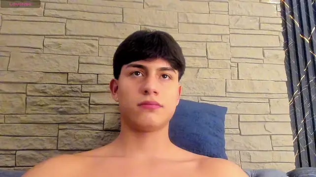 XXX chat uživo modela Lander_Cruz