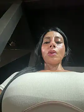 Chat +18 de kenia_castro1 ao vivo
