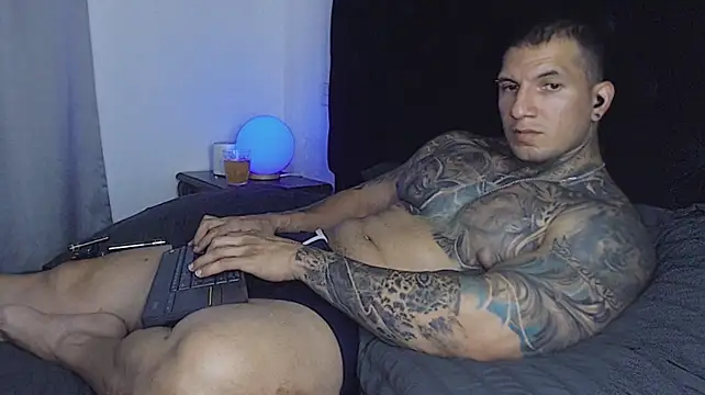 Shane_Clay লাইভ XXX চ্যাট