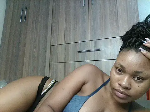 Juicyy_afriq's Live XXX Chat