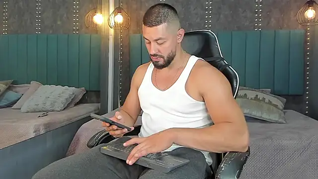 Show modela YAFAR_BLAKE na web-kameri