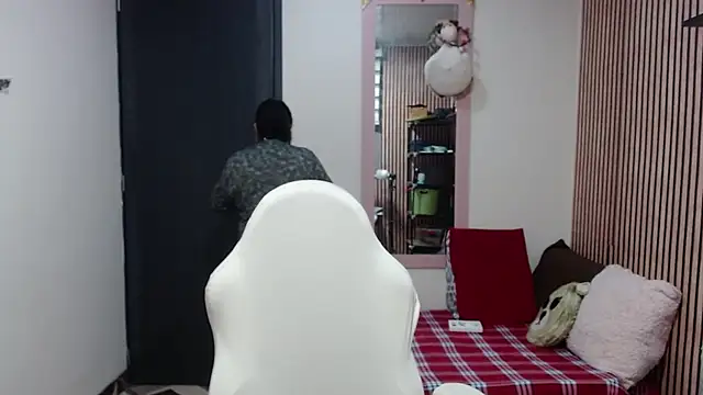 แชท XXX สดของ Sonialorens_