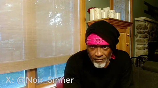 sinnernoir: διαδικτυακό σόου στην κάμερα
