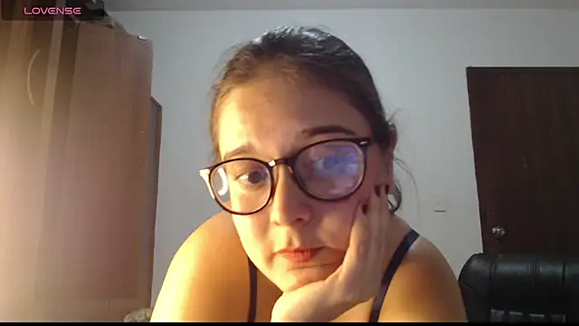 MadieeLorez Chat XXX live