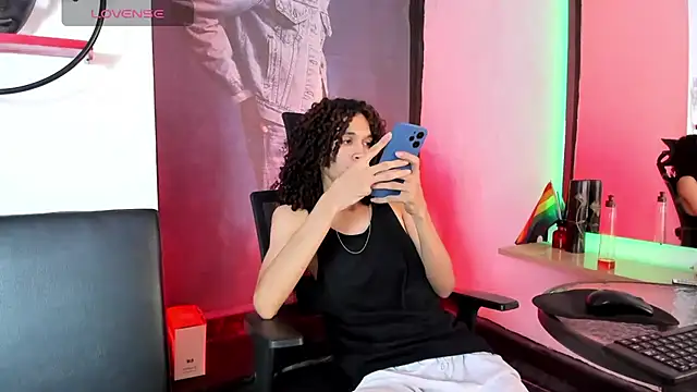 عرض كام anddy_hugecock