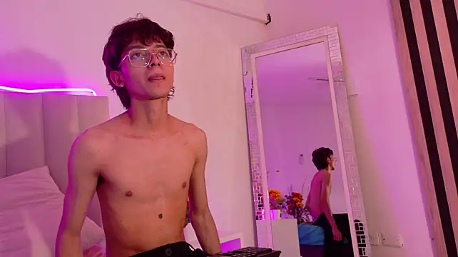 Twink_Sebas7のライブXXXチャット