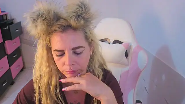 HannaBrave Chat XXX in diretta