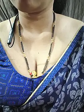 bhuvana_555's Live XXX Chat