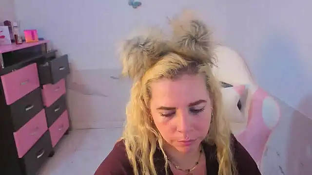 Chat +18 de HannaBrave ao vivo