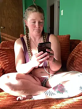 Chatroom XXX en direct de PussiesnCream_