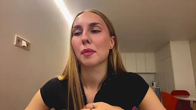 ZadaSenn Adlı Modelin Canlı XXX Sohbeti