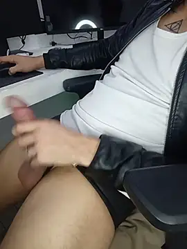 צ'אט XXX בשידור חי של Axel_Romanov