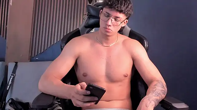 Axxel_Muscle's Webcam Show