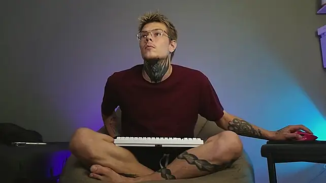 DENIS_HERE élő XXX-chatje