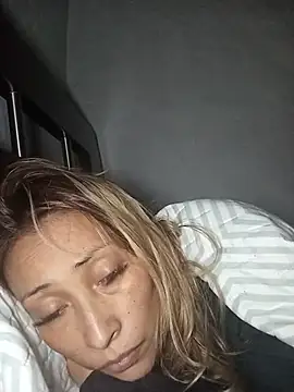 XXX chat uživo modela alexiajames_13