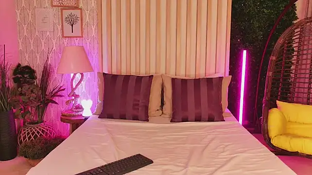 AnyaLov's Live XXX Chat