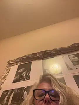 CrazyBionda 现场XXX聊天