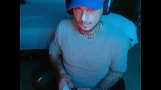 הופעת וובקאם של DADDY_KANE8---