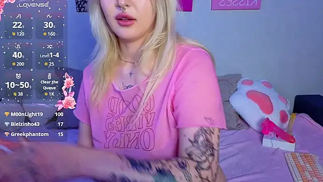 צ'אט XXX בשידור חי של BlondieSummer