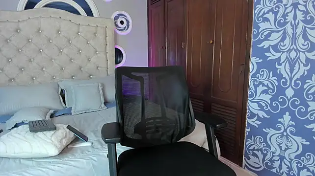 adrian_black86306 Live XXX-chat