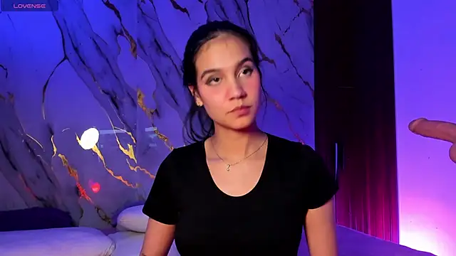 צ'אט XXX בשידור חי של Emmiicute