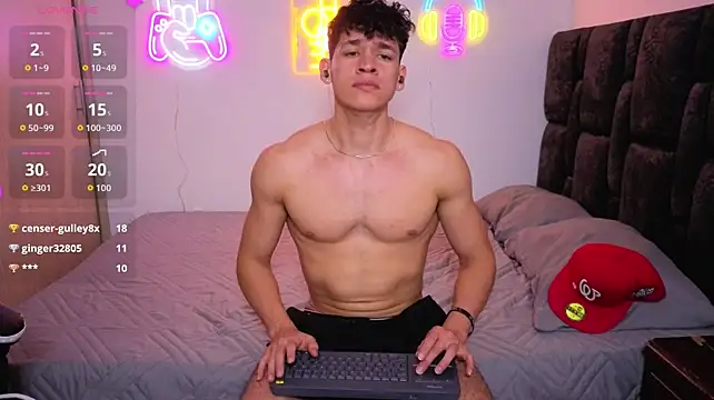 Luke_Muscle élő XXX-chatje