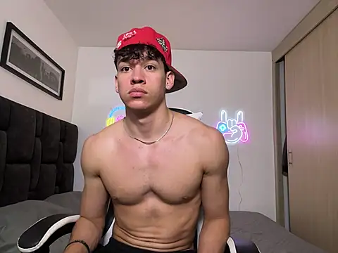 Luke_Muscle 即時 XXX 聊天