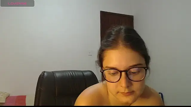 Chat +18 de MadieeLorez ao vivo