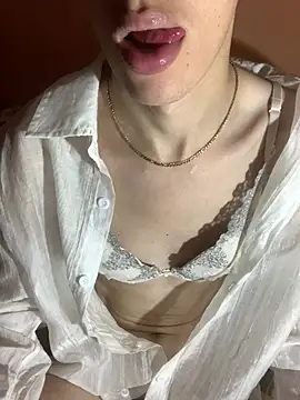 MiroKari2 Adlı Modelin Canlı XXX Sohbeti