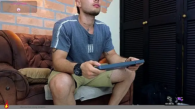 Kiing_001n Live XXX chat