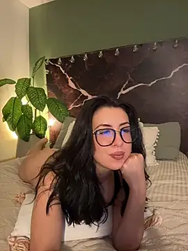 Chat +18 de EmaSaenz ao vivo