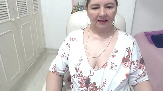 leonela_69 Chat XXX live