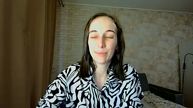 Anika_bloom Adlı Modelin Canlı XXX Sohbeti